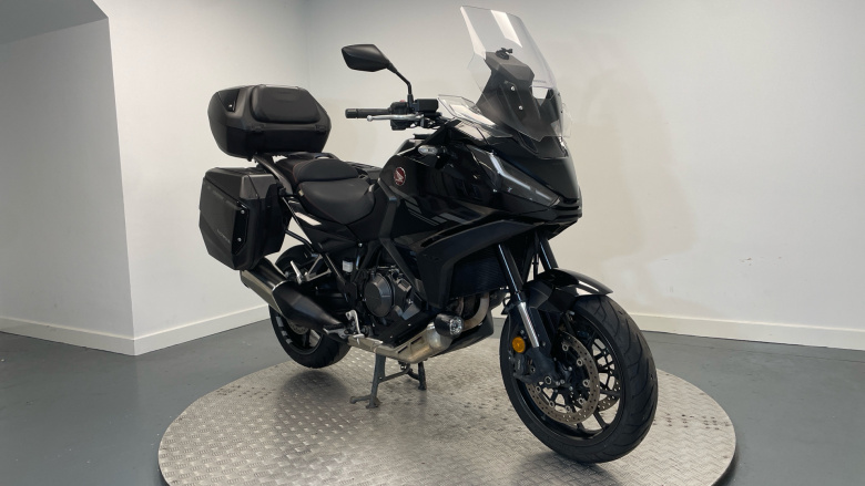 Honda NT1100 Manual (22 Model Year)